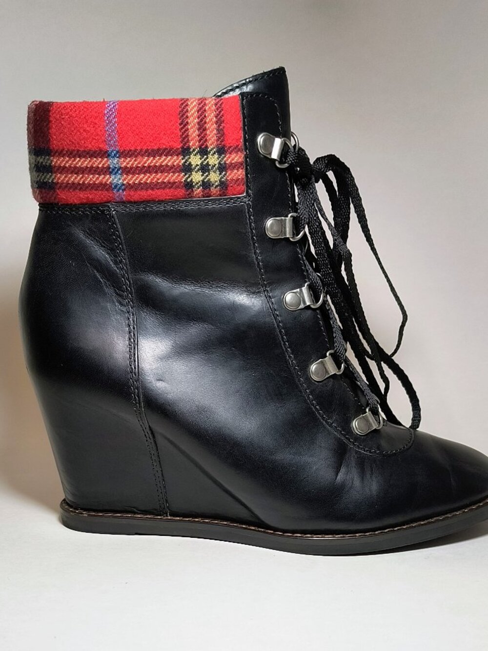 Johnston & Murphy Black Leather Wedge Boots Red Plaid Cuff Lace Up Womens 9M